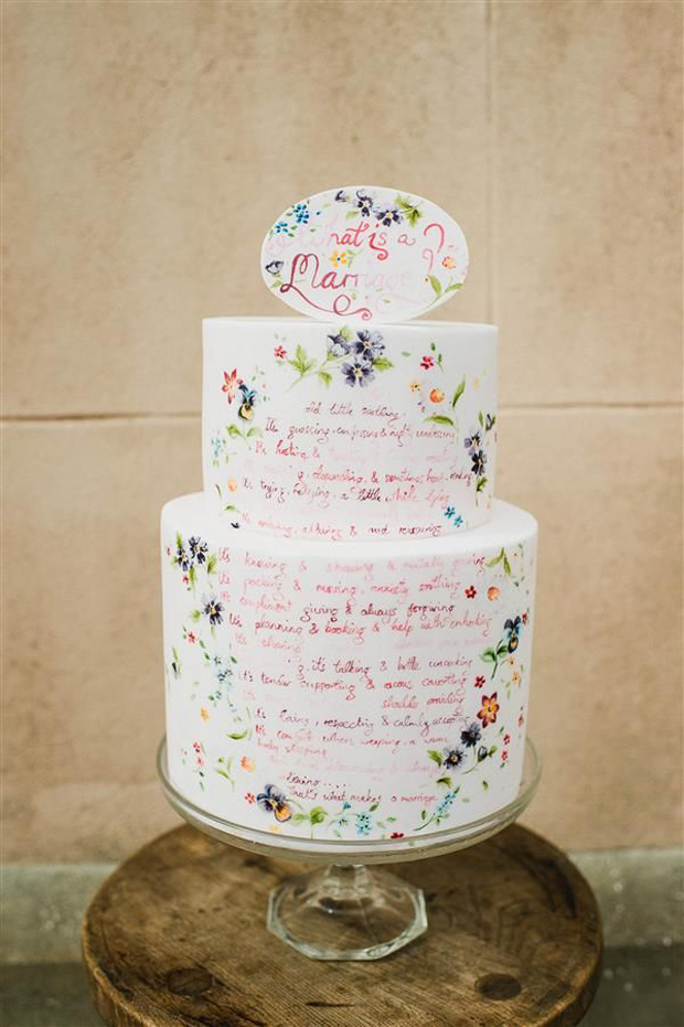Pastel de Boda con letras de colores