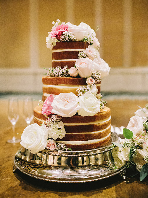 Pastel de Boda desnudo con rosas