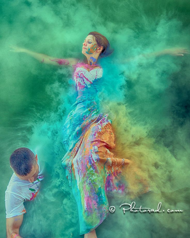 Pinta tu vestido de novia de colores llamativos