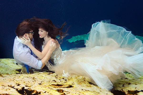 Trash the dress en cenote de Riviera Maya