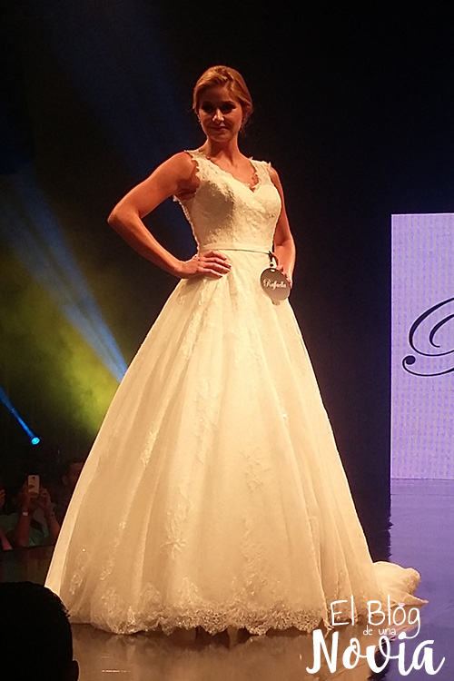 Vestido de Novia en Línea A - Rafaella