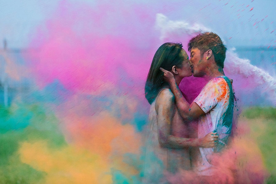 5 Ideas de utilería para la sesión de fotos en pareja: Polvos de colores