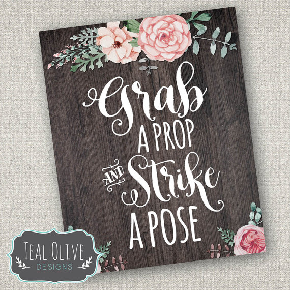 Letrero rústico para el photocall de la boda