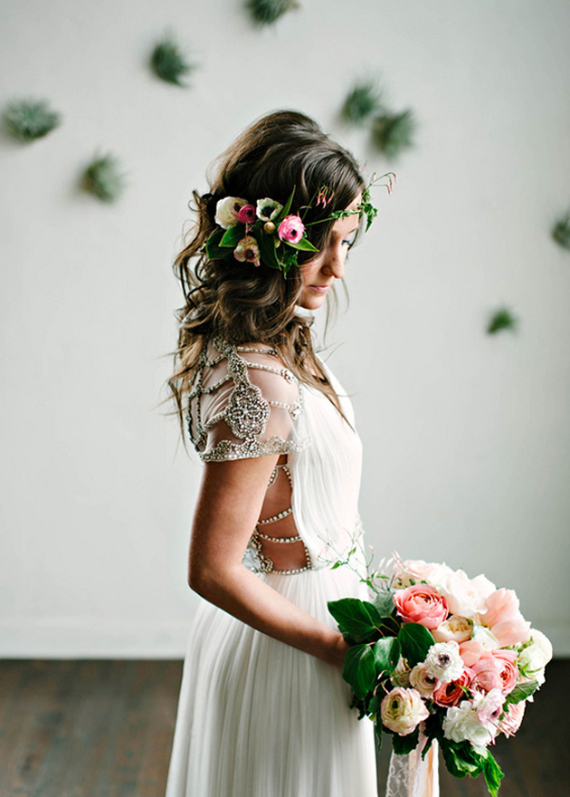 Peinado de novia pelo suelto flores organicas
