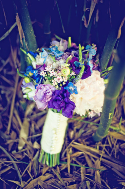 Ramo de novia con flores azules