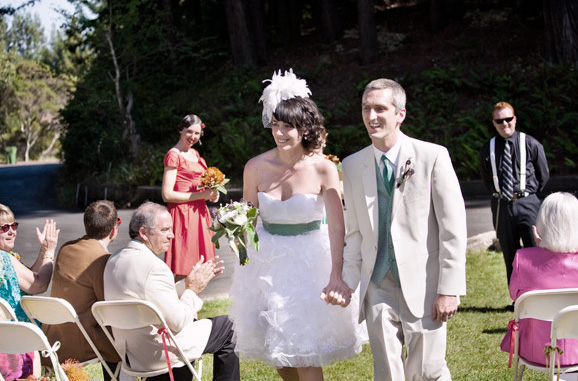 Vestido de novia corto con olanes