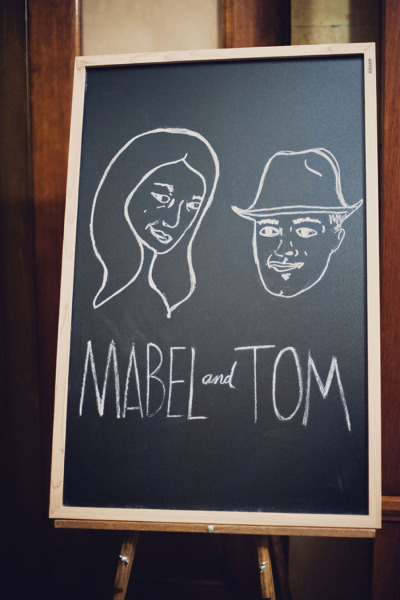 La foto de los novios con gis