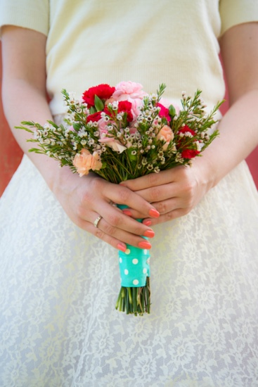 Manicure de novia en color coral