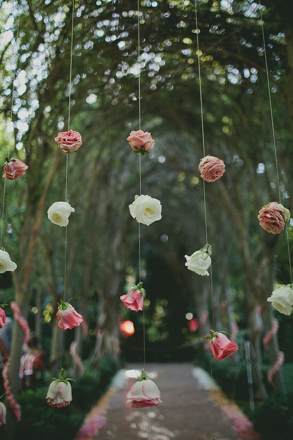 Cortina de rosas  |  Ideas para decorar la boda con rosas