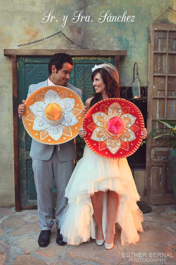 Novios en boda estilo mexicano