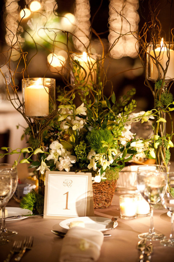 Velas en la mesa para una romántica decoración de boda