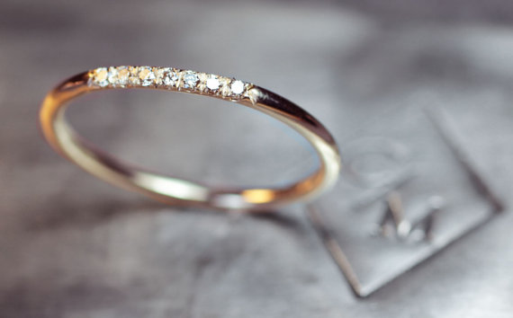 Anillo de matrimonio delgado