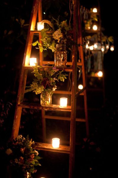 Escaleras con velas para una boda de noche