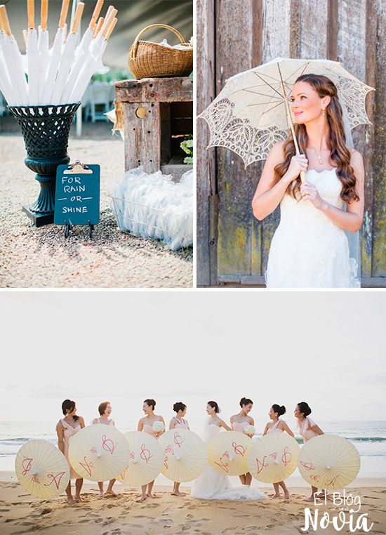 Sombrillas para el sol o lluvia para los invitados de la boda en la playa