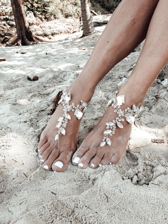 Sandalias pies descalzos de novia