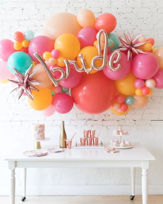 Arco de globos para decorar despedida de soltera